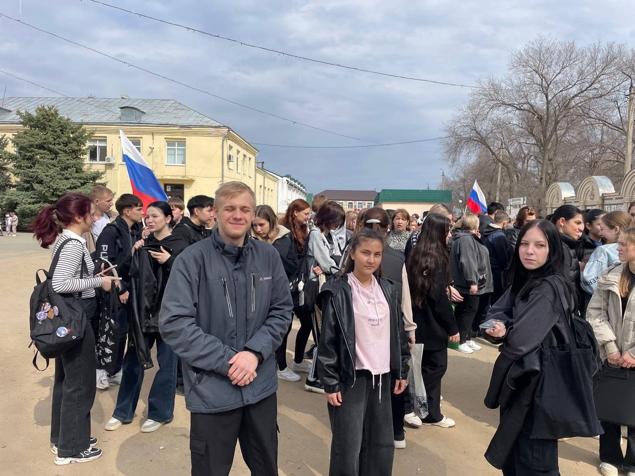 Сегодня, 05 апреля, на Городской площади г. Новоузенска стартовала Всероссийская акция «10 000 шагов к жизни»!.