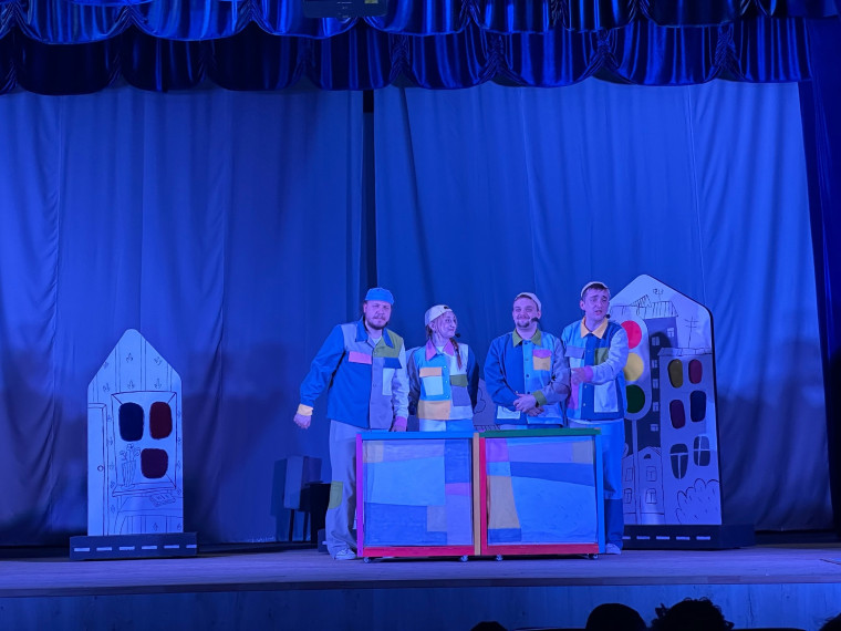 Сегодня ученики 1-2-х классов посетили Саратовский театр кукол «Теремок». Артисты приехали в наш ДК, чтобы показать нам театрализованное представление «Школа пешеходов»..