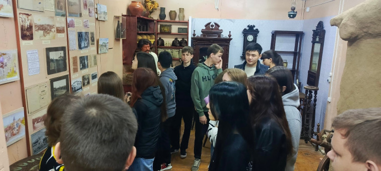 16 апреля 2024 года обучающиеся 9 «В» класса посетили краеведческий музей..